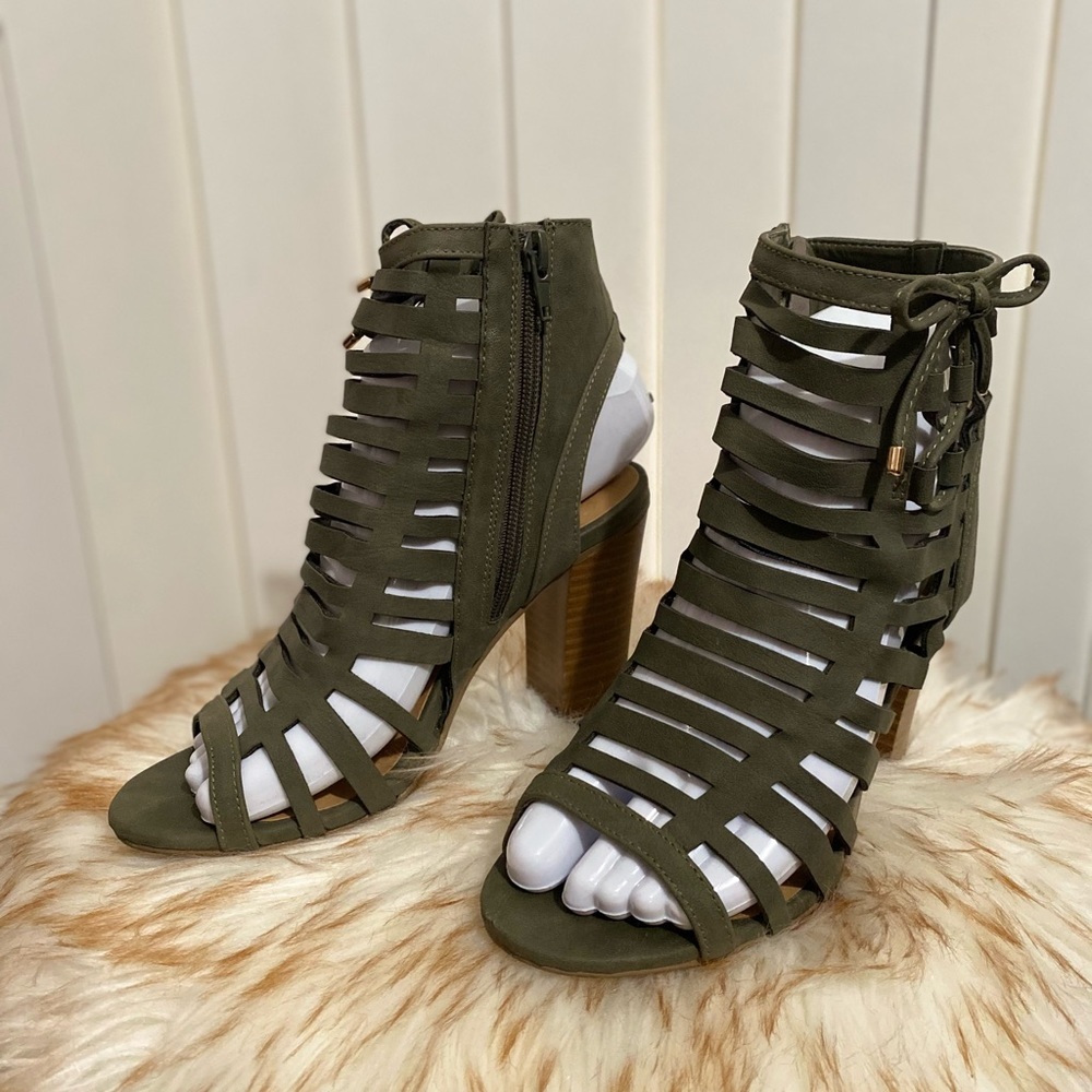 Chunky heel open toe sandals 👡